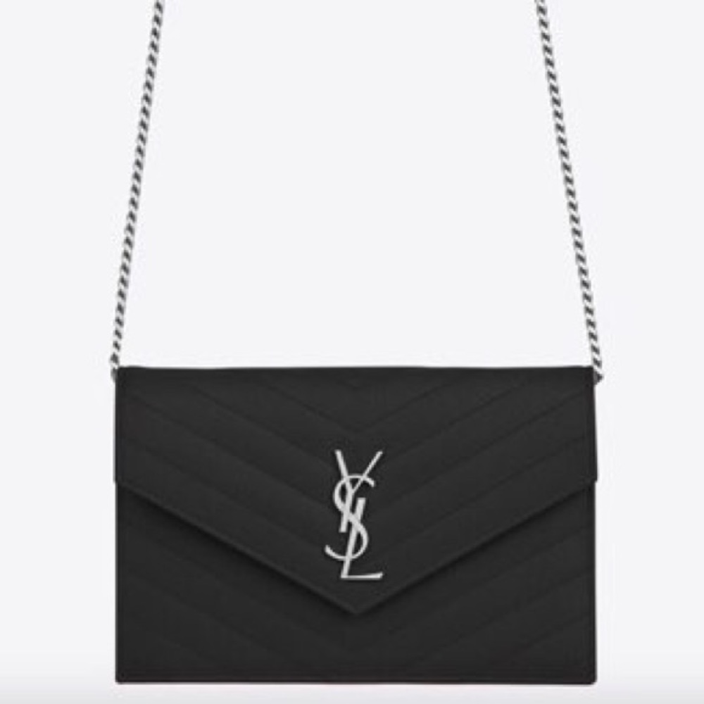 ENVELOPE CHAIN WALLET IN GRAIN DE POUDRE EMBOSSED